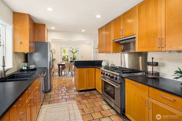 1016 NE 95th Street, Seattle, WA 98115