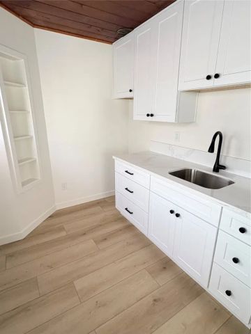 8 Santa Ana 8, Long Beach, CA 90803