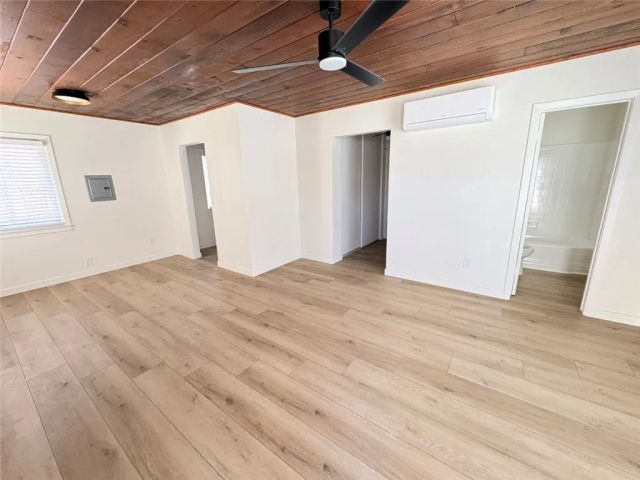 8 Santa Ana 8, Long Beach, CA 90803