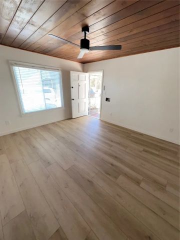 8 Santa Ana 8, Long Beach, CA 90803