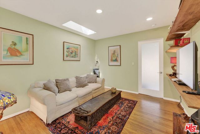 2746 Stoner Avenue, Los Angeles, CA 90064