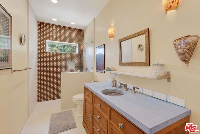 2746 Stoner Avenue, Los Angeles, CA 90064