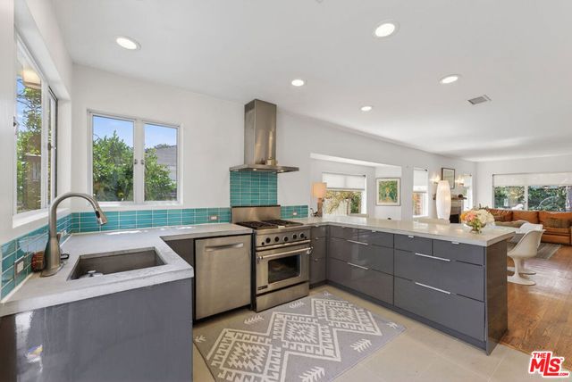 2746 Stoner Avenue, Los Angeles, CA 90064