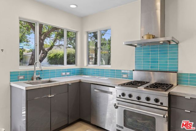 2746 Stoner Avenue, Los Angeles, CA 90064