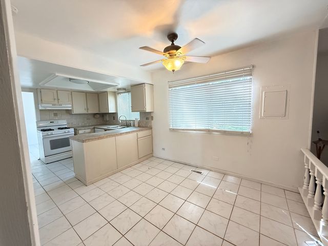 375 Longford Drive, Elgin, IL 60120