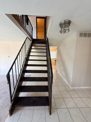375 Longford Drive, Elgin, IL 60120