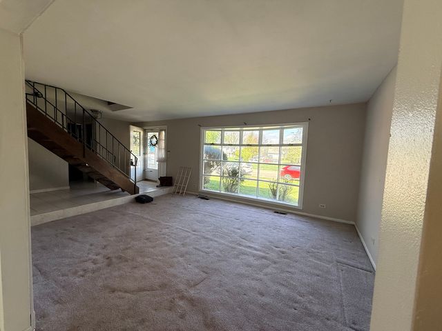 375 Longford Drive, Elgin, IL 60120