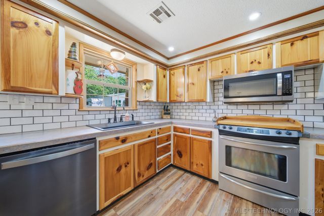 23590 N 3930 Road, Bartlesville, OK 74003