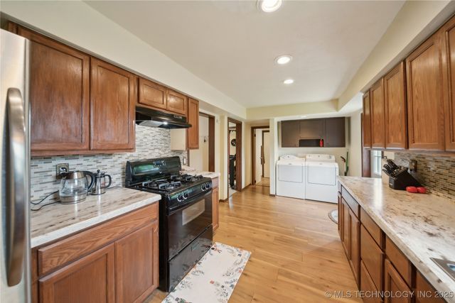 200 E Young Street, Morris, OK 74445