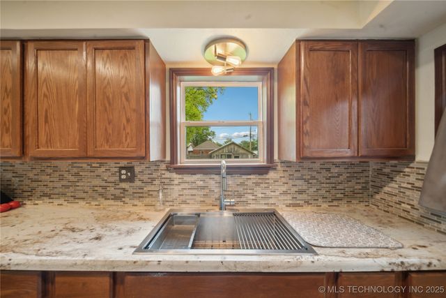 200 E Young Street, Morris, OK 74445