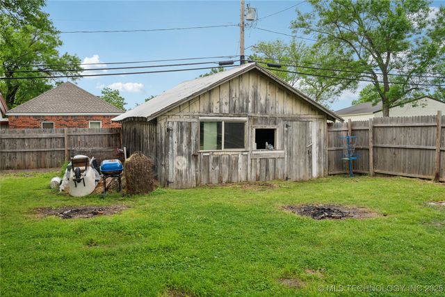 200 E Young Street, Morris, OK 74445