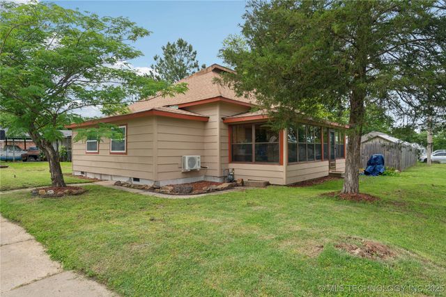 200 E Young Street, Morris, OK 74445