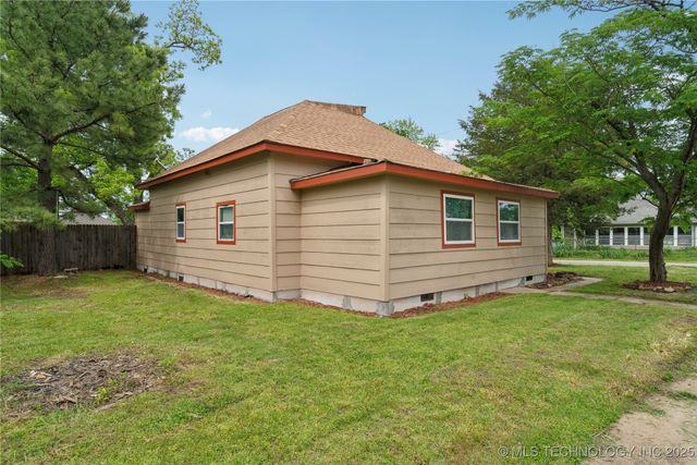 200 E Young Street, Morris, OK 74445