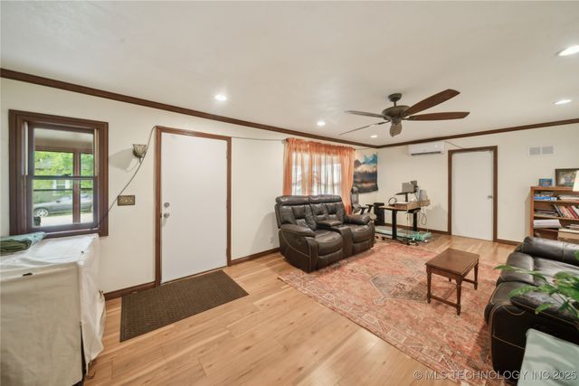 200 E Young Street, Morris, OK 74445