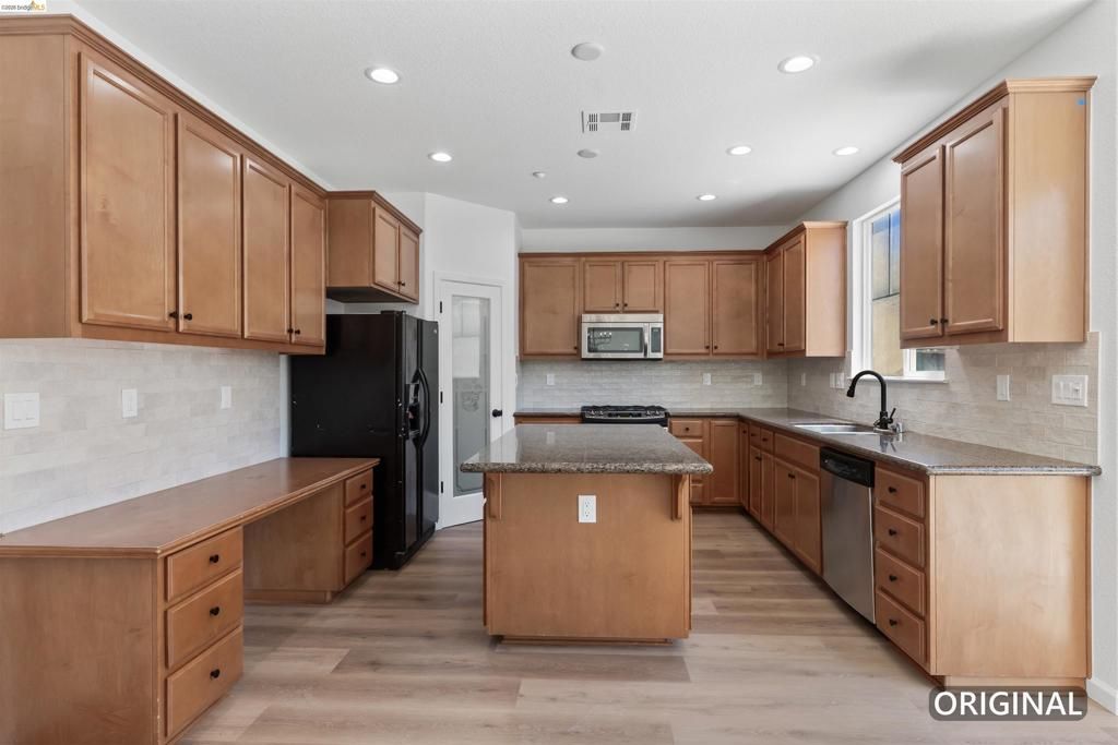 Image 11 of property listing at 60 Narcissus Ct, Oakley, CA 94561