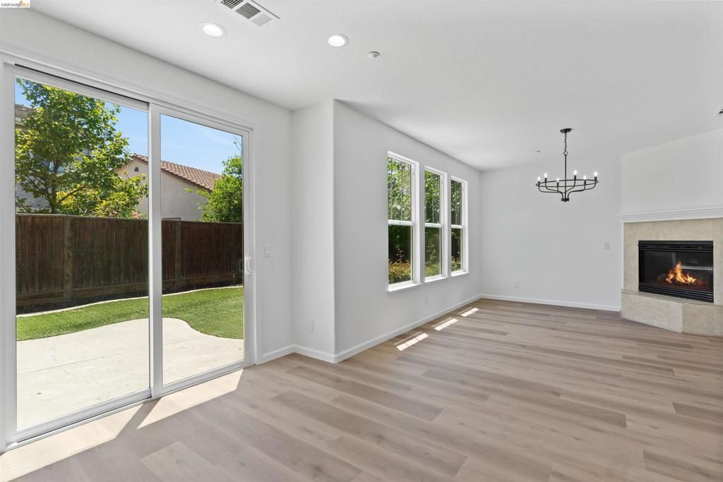 Image 13 of property listing at 60 Narcissus Ct, Oakley, CA 94561