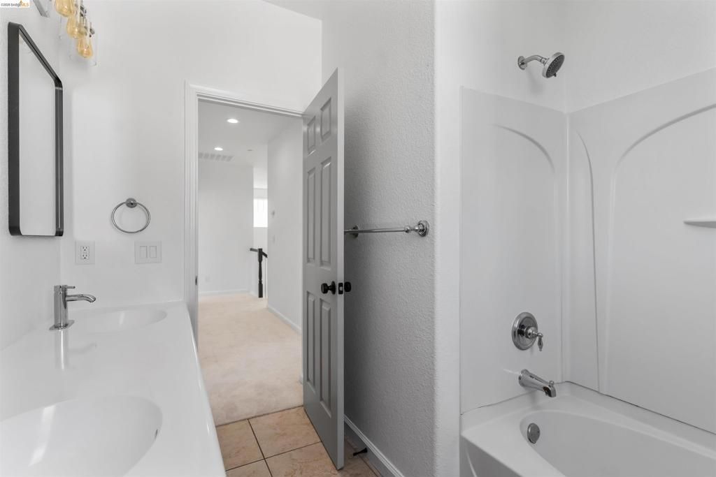 Image 29 of property listing at 60 Narcissus Ct, Oakley, CA 94561