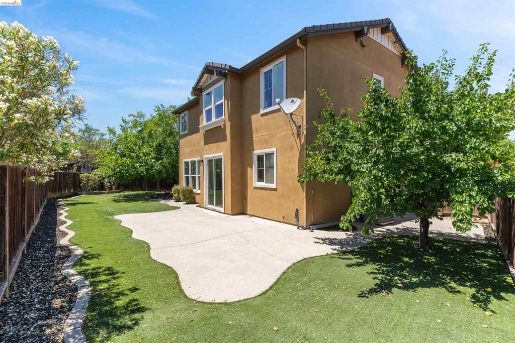 Image 34 of property listing at 60 Narcissus Ct, Oakley, CA 94561