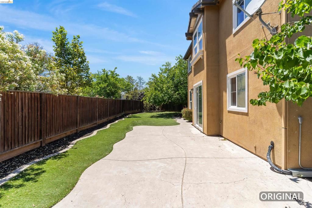 Image 36 of property listing at 60 Narcissus Ct, Oakley, CA 94561