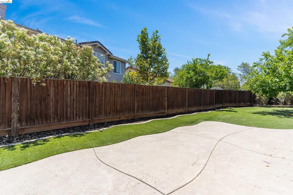 Image 38 of property listing at 60 Narcissus Ct, Oakley, CA 94561