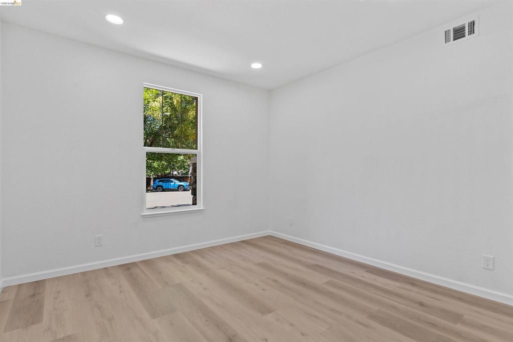 Image 9 of property listing at 60 Narcissus Ct, Oakley, CA 94561