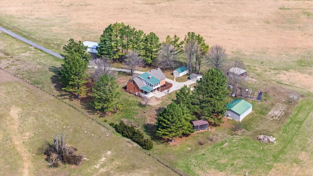 300A Governor Hall Rd, Castalian Springs, TN 37031