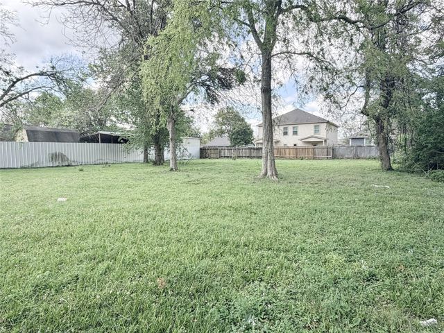 7527 Burt Street, Houston, TX 77088