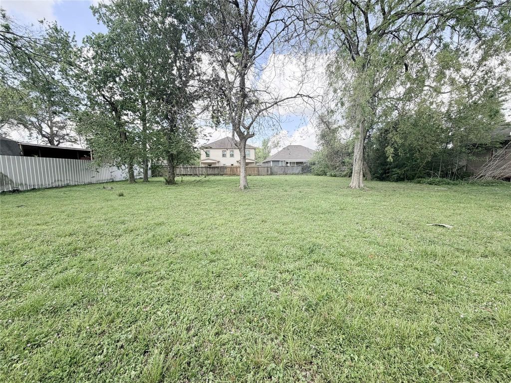 7527 Burt Street, Houston, TX 77088