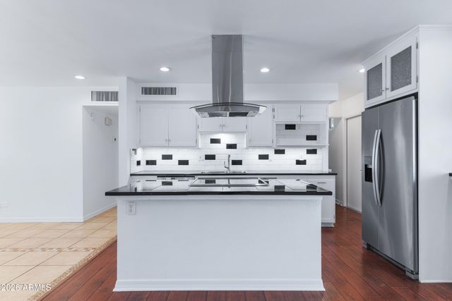 8702 E PLAZA Avenue, Scottsdale, AZ 85250