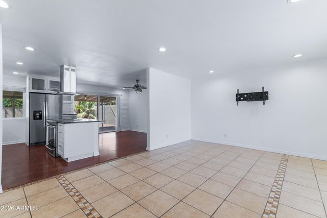 8702 E PLAZA Avenue, Scottsdale, AZ 85250