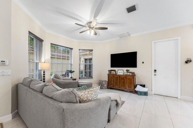 5827 Via De La Plata Circle, Delray Beach, FL 33484