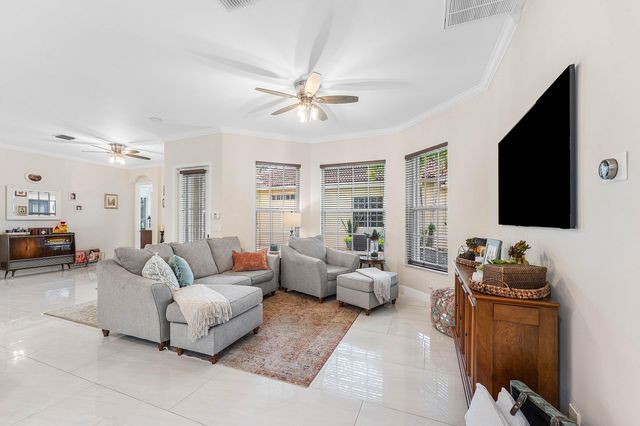 5827 Via De La Plata Circle, Delray Beach, FL 33484