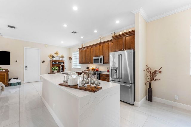 5827 Via De La Plata Circle, Delray Beach, FL 33484