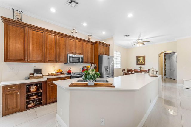 5827 Via De La Plata Circle, Delray Beach, FL 33484
