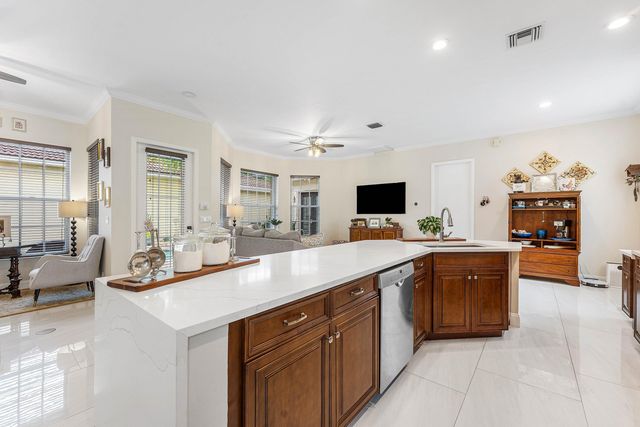 5827 Via De La Plata Circle, Delray Beach, FL 33484