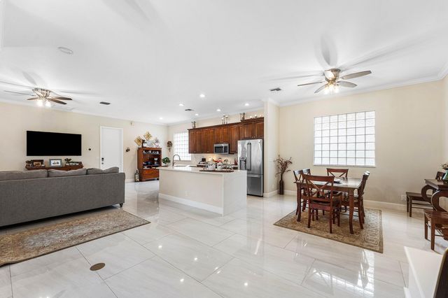 5827 Via De La Plata Circle, Delray Beach, FL 33484