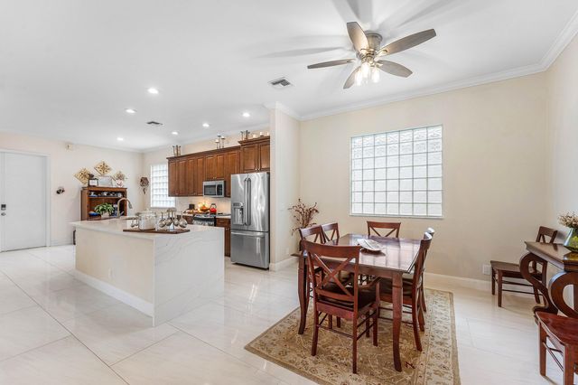 5827 Via De La Plata Circle, Delray Beach, FL 33484