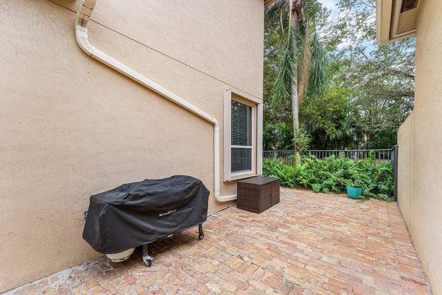 5827 Via De La Plata Circle, Delray Beach, FL 33484