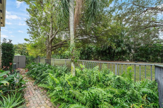5827 Via De La Plata Circle, Delray Beach, FL 33484