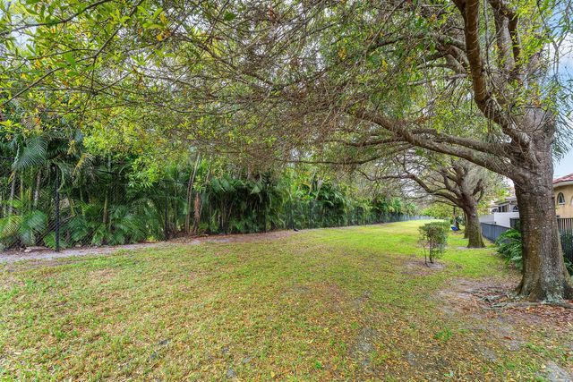 5827 Via De La Plata Circle, Delray Beach, FL 33484