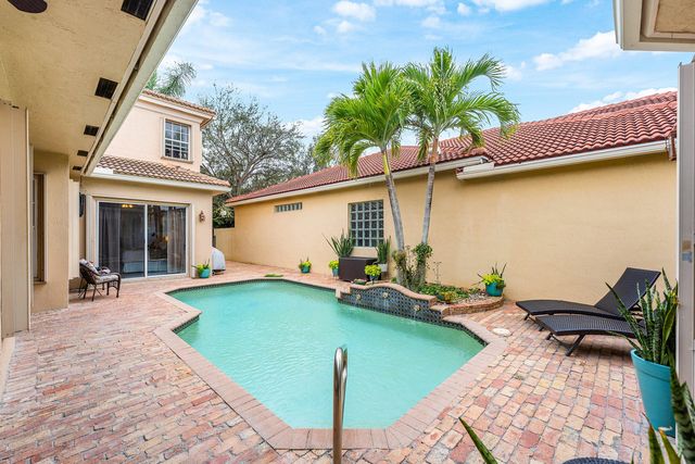 5827 Via De La Plata Circle, Delray Beach, FL 33484