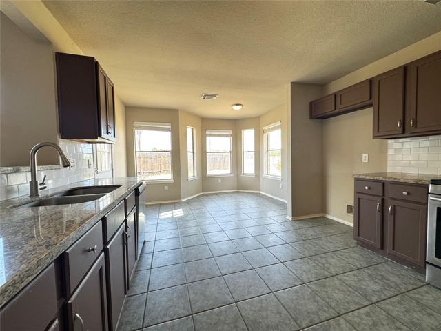 5007 Chase Mountain Drive, Bacliff, TX 77518