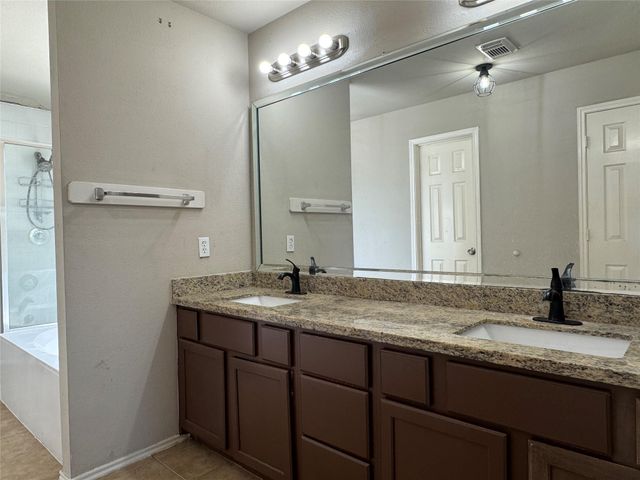 5007 Chase Mountain Drive, Bacliff, TX 77518