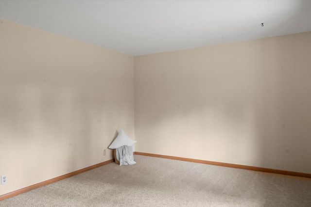5062 W Colonial COURT, Greenfield, WI 53220
