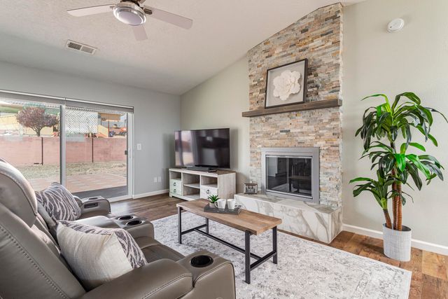 1110 Valley View Drive SW, Los Lunas, NM 87031