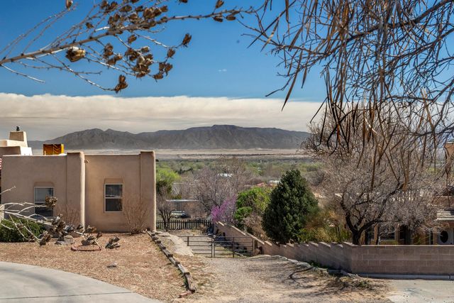 1110 Valley View Drive SW, Los Lunas, NM 87031