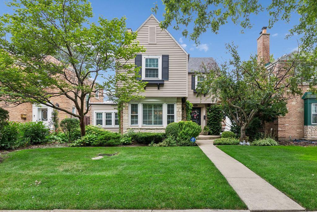 7822 W Thorndale Avenue, Chicago, IL 60631