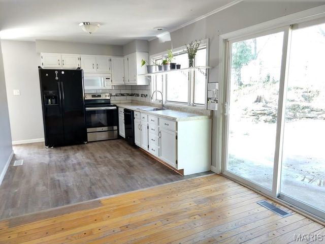 547 Blazedwood Drive, Ballwin, MO 63021