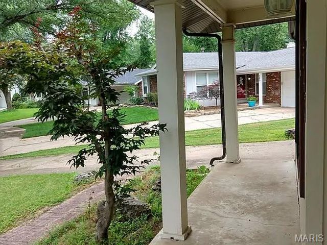 547 Blazedwood Drive, Ballwin, MO 63021