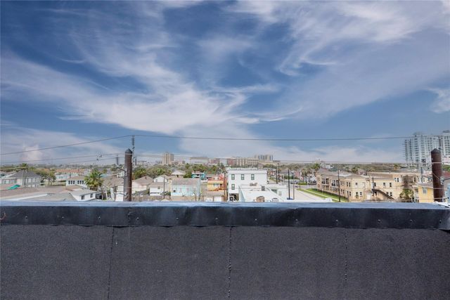 805 Avenue K b, Galveston, TX 77550